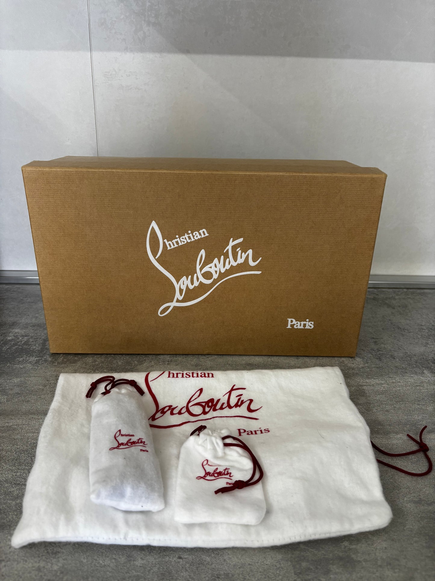 Louboutin Spikes low-Size 42-Condizioni 9/10