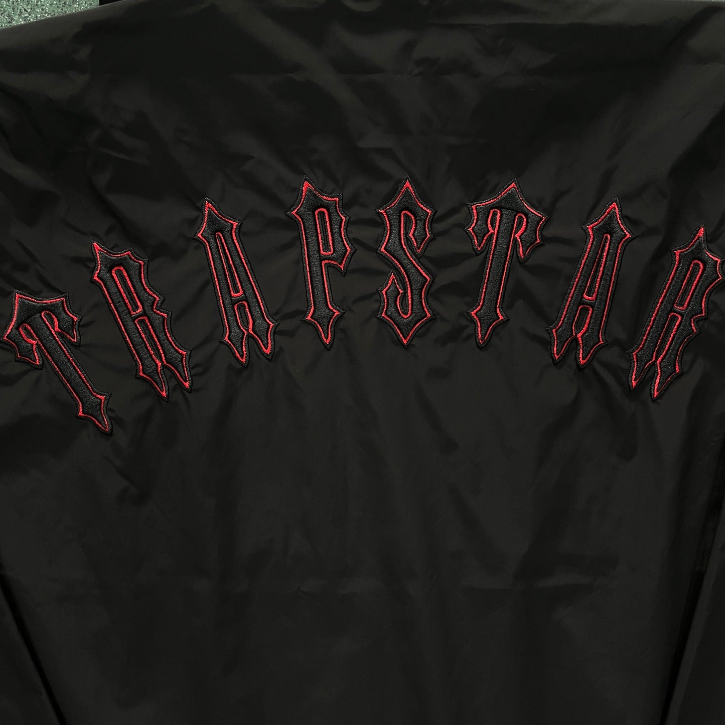 Trapstar windbreaker black red