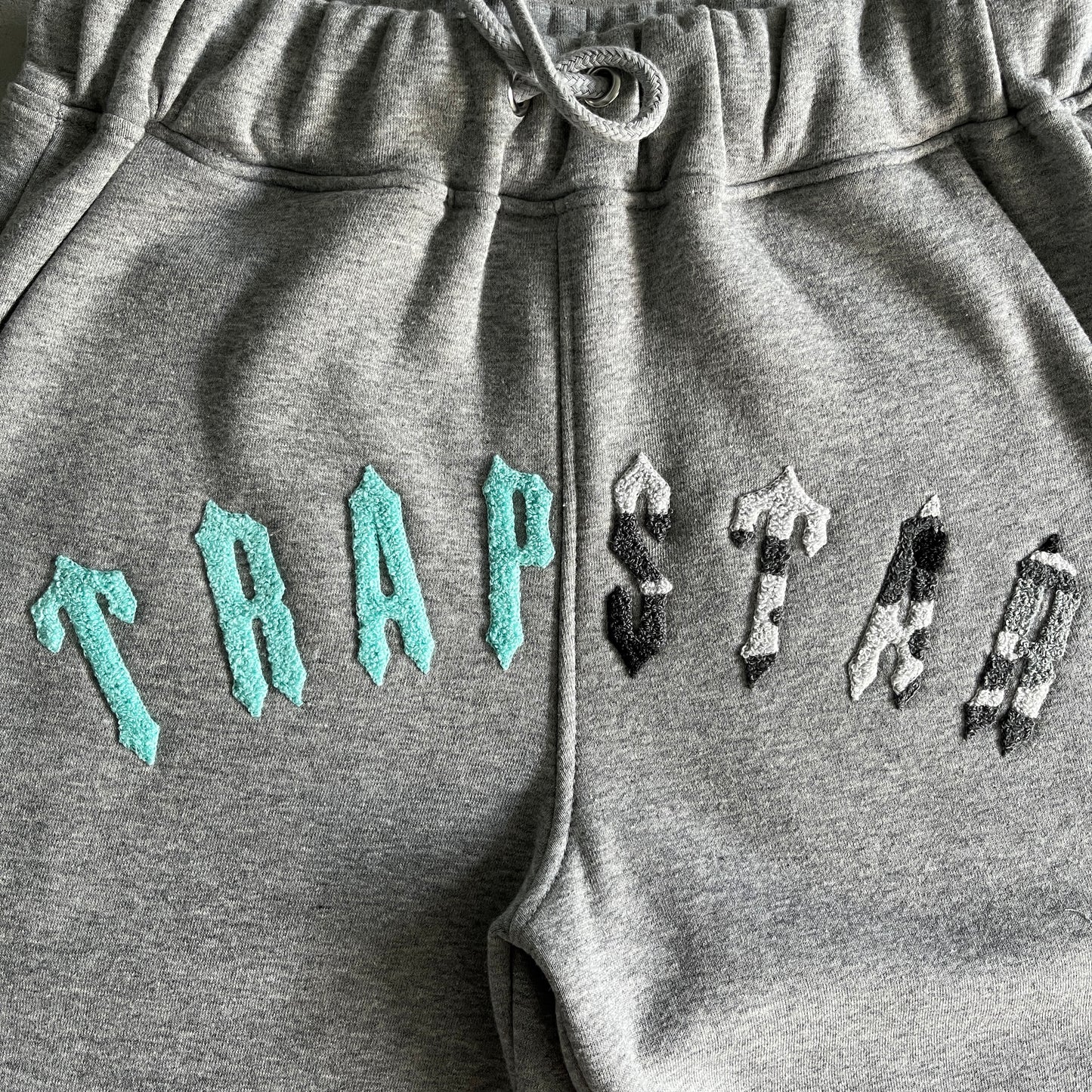 Trapstar chenille arch sea blue