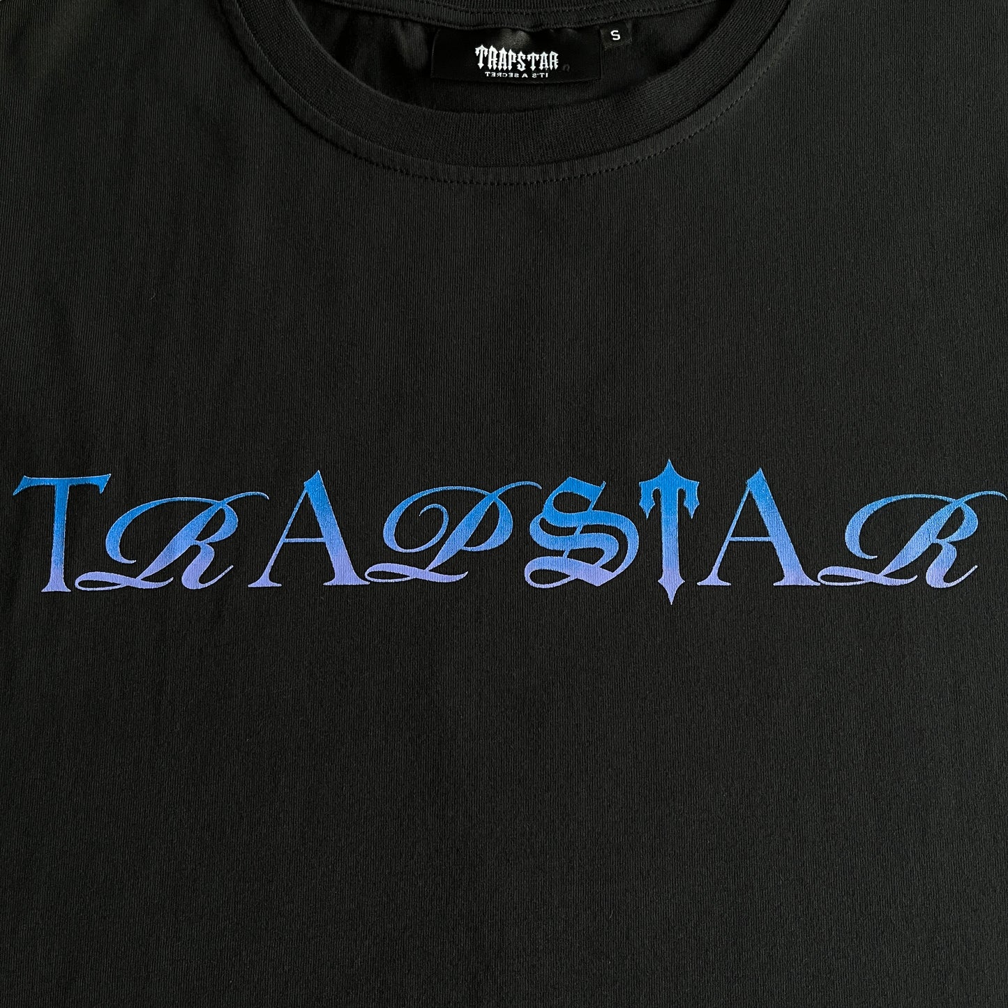 Trapstar t-shirt script fade tee black/blue - CopDripStar